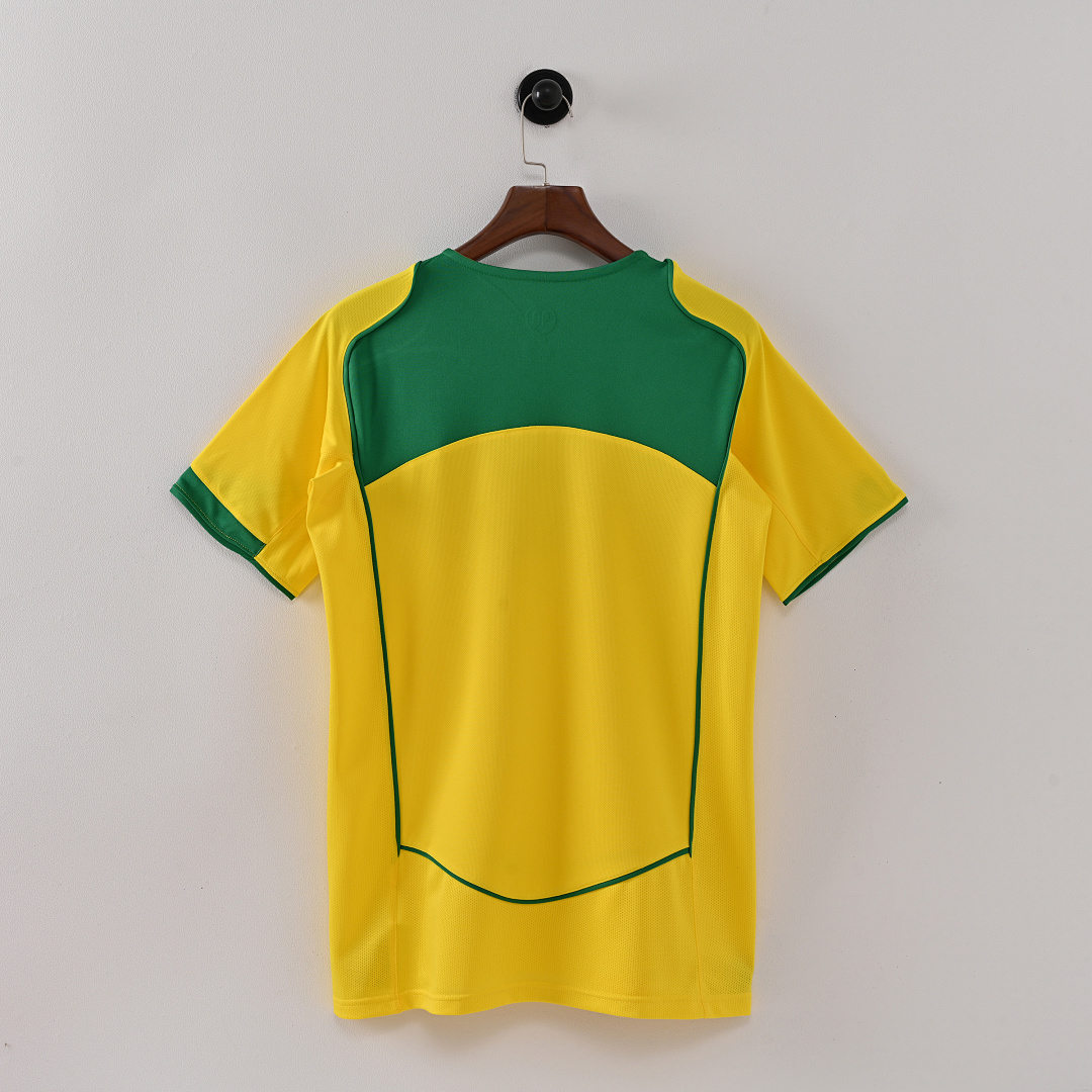 2004 Brazil home game - Image 2