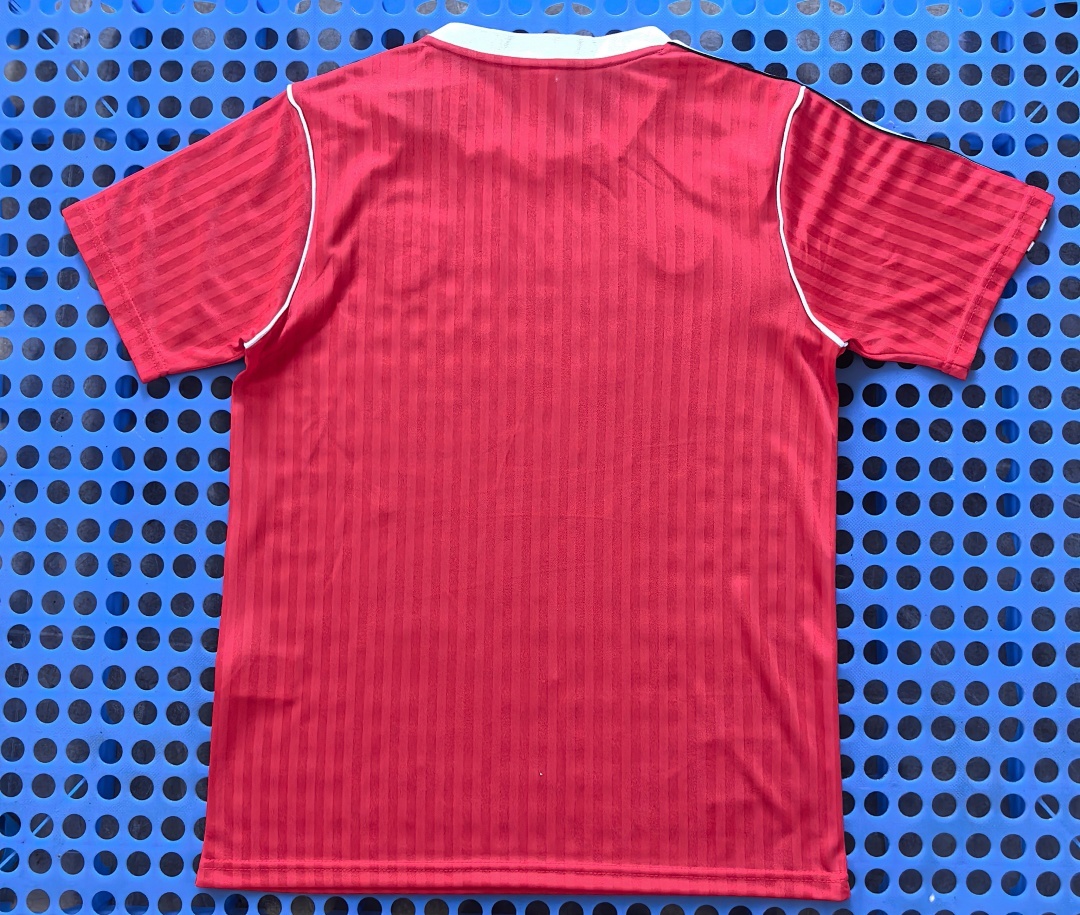 2025 Manchester United Retro T-Shirt Red - immagine 2