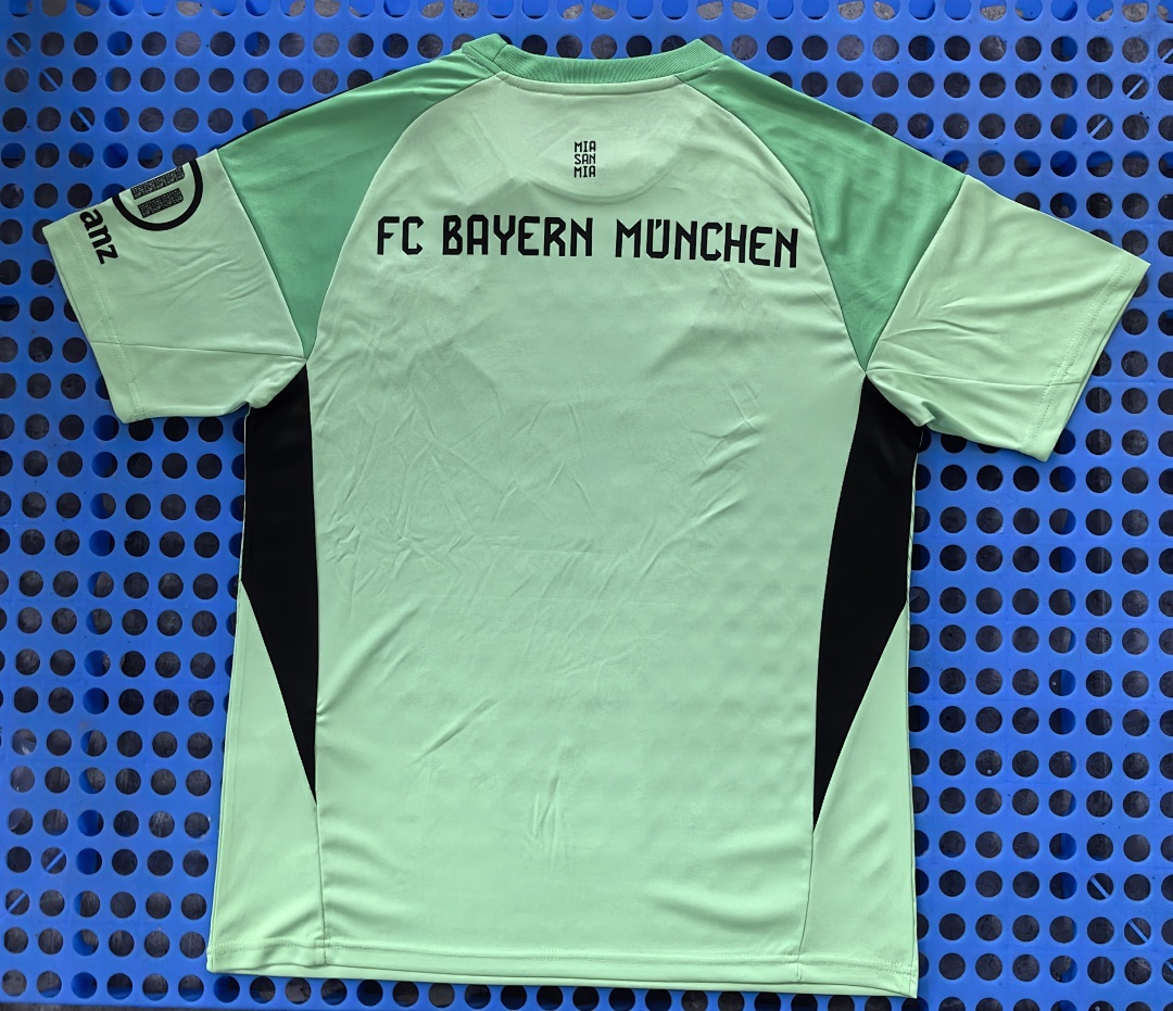2025 bayern goalkeeper light green - immagine 2