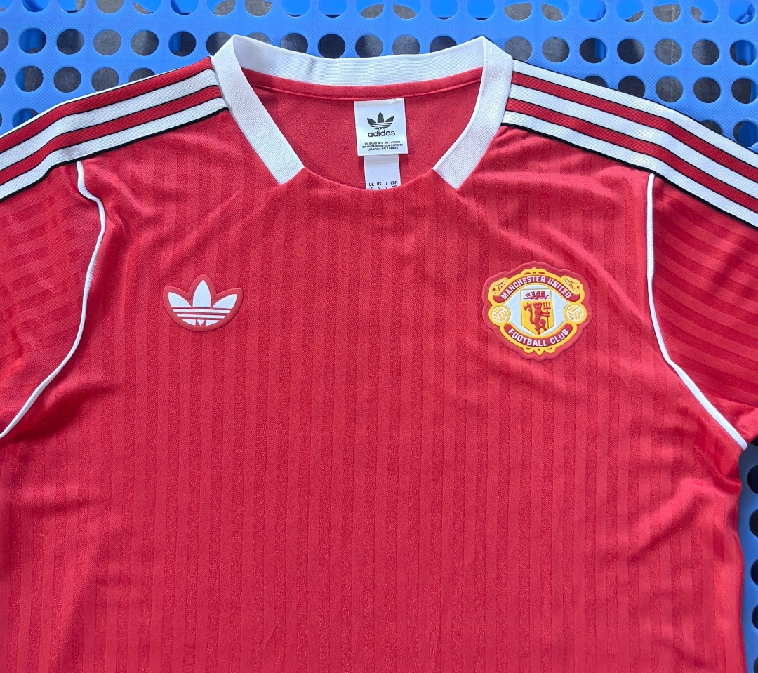 2025 Manchester United Retro T-Shirt Red - immagine 3