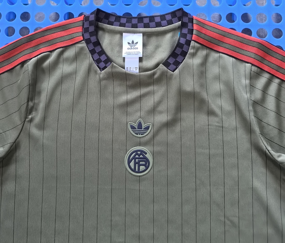 2025 Bayern Retro T-Shirt - immagine 3