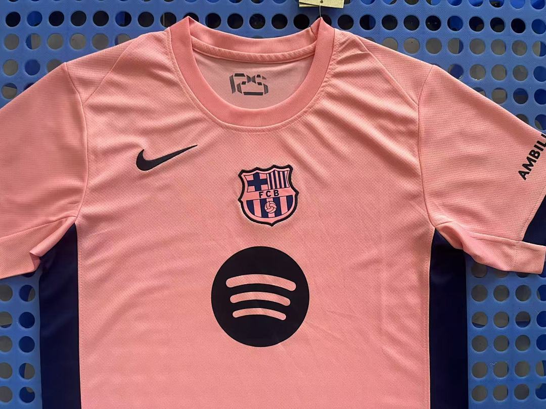 Barcelona pink training uniform - Image 3