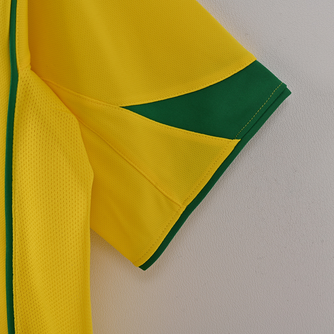 2004 Brazil home game - Image 4