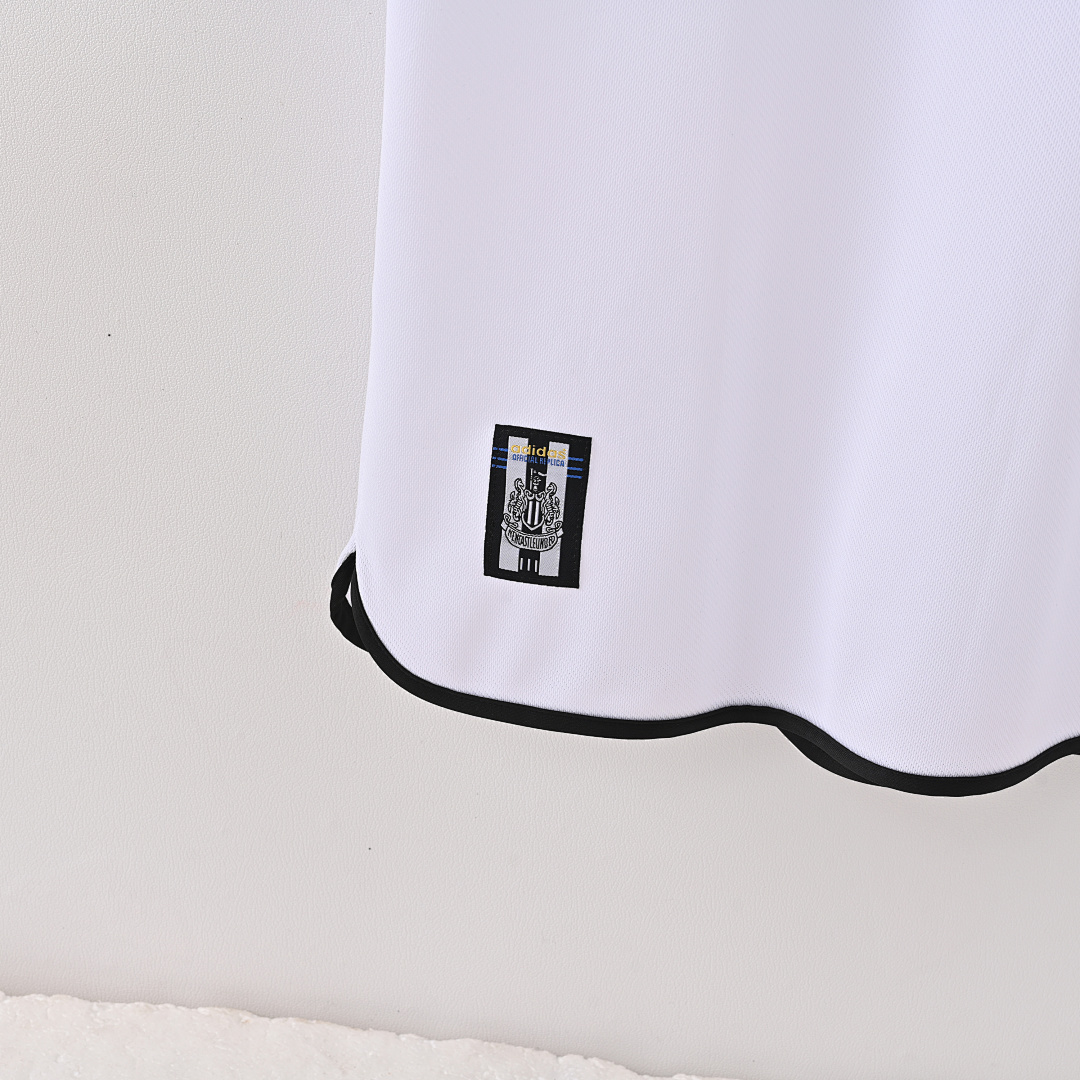 99-00 Newcastle away game - immagine 4