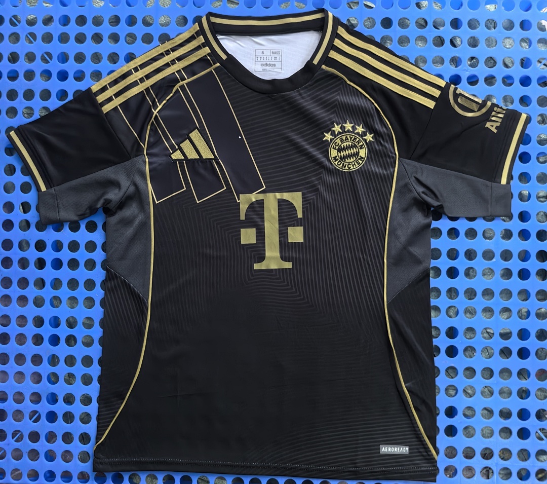 2025 Bayern Black Training Jersey