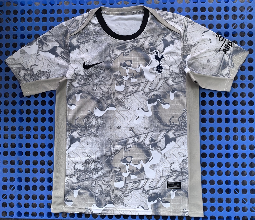 2025 Tottenham Hotspur pre-match training suit off-white