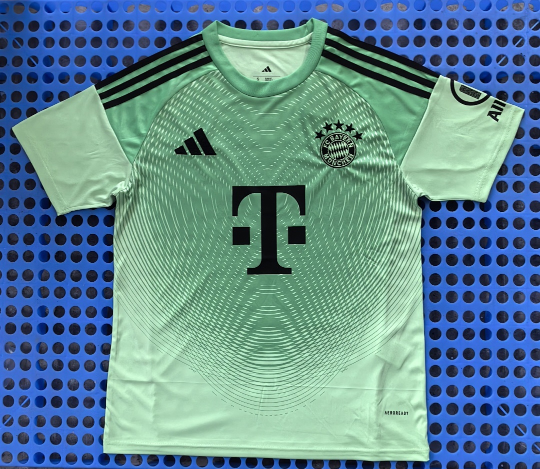 2025 bayern goalkeeper light green
