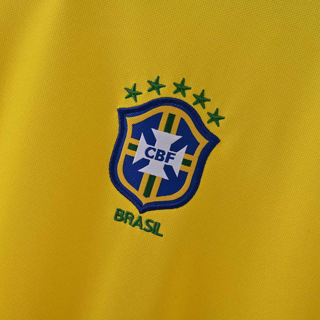 2004 Brazil home game - Image 5