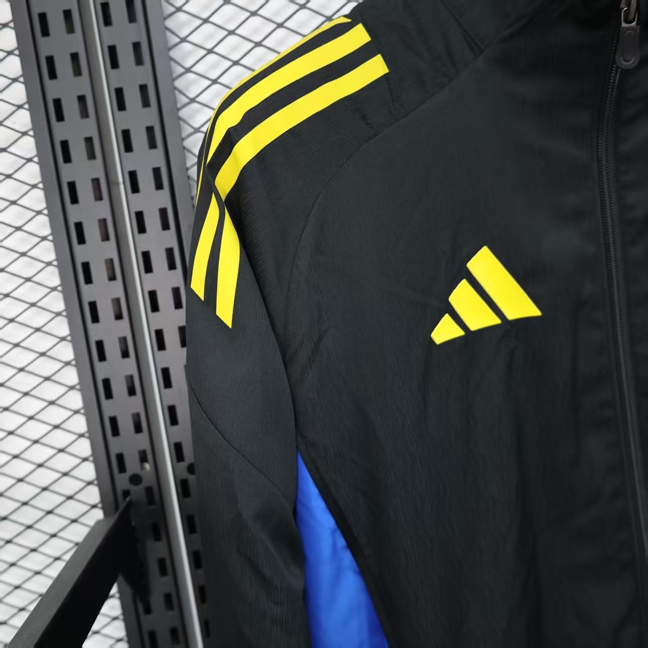 Manchester United windbreaker (with internal net) - Image 5