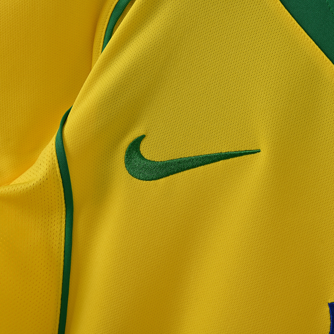 2004 Brazil home game - Image 6