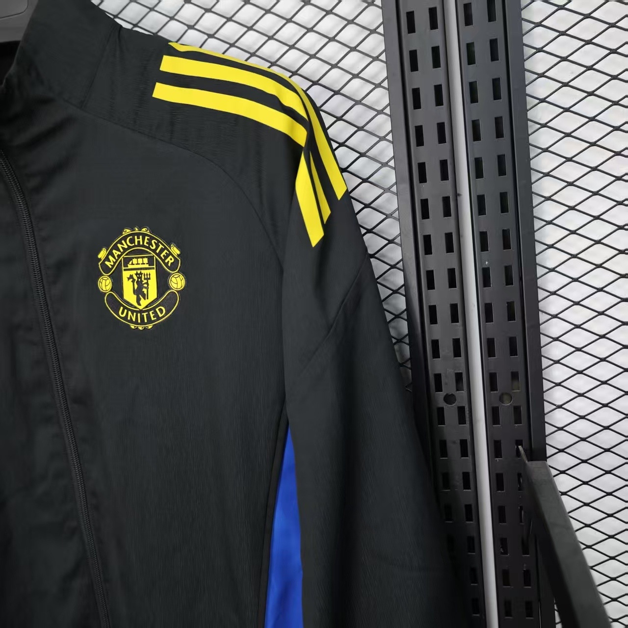 Manchester United windbreaker (with internal net) - Image 6