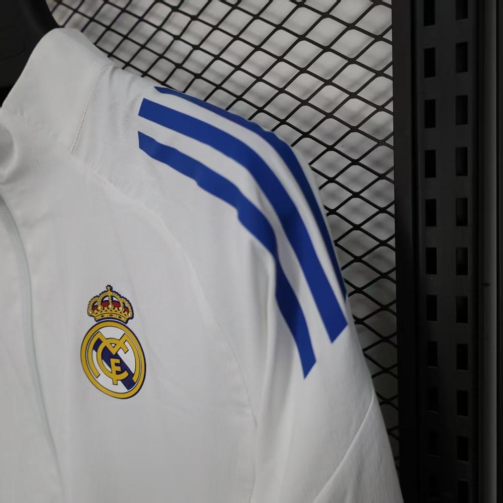 Real Madrid windbreaker (with intranet) - immagine 6