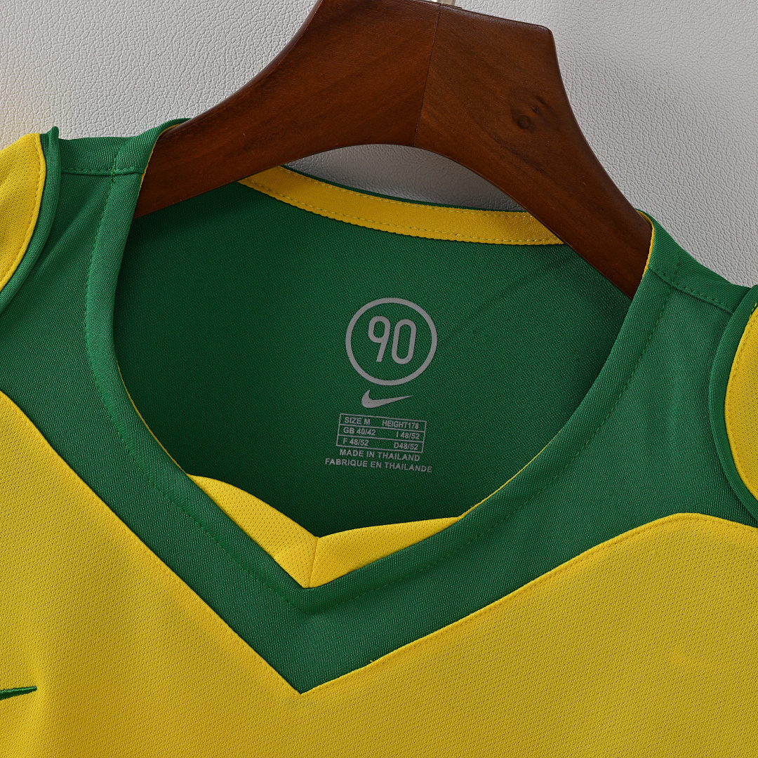 2004 Brazil home game - Image 7