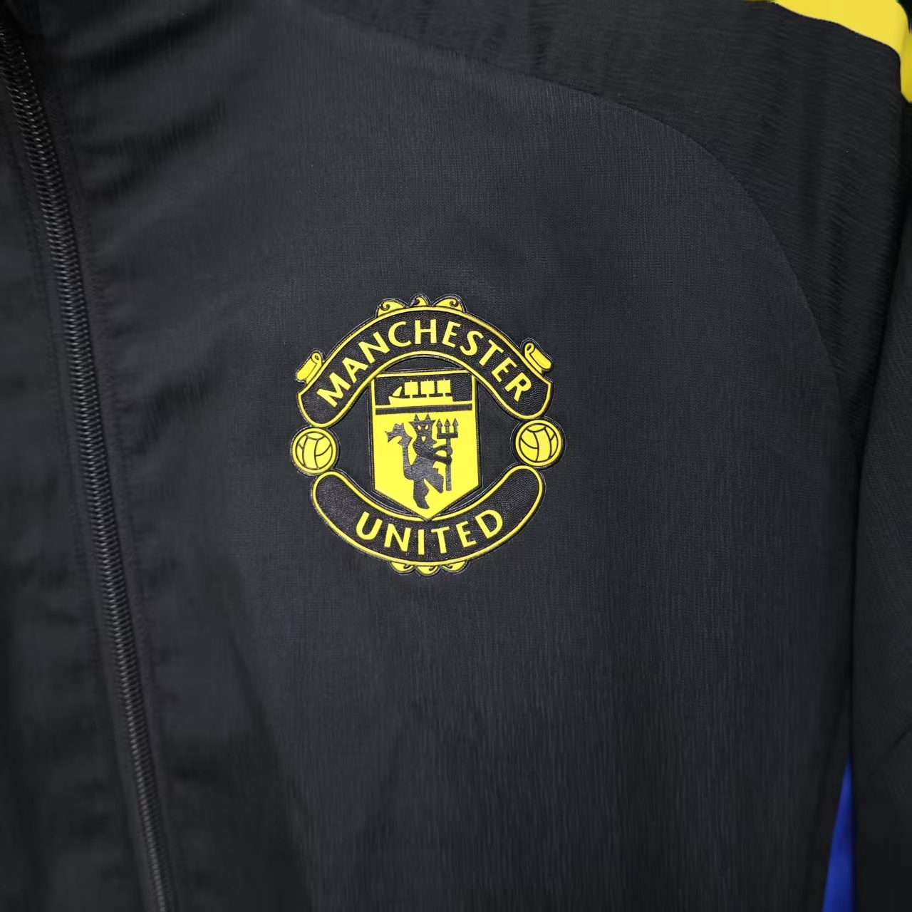 Manchester United windbreaker (with internal net) - Image 8