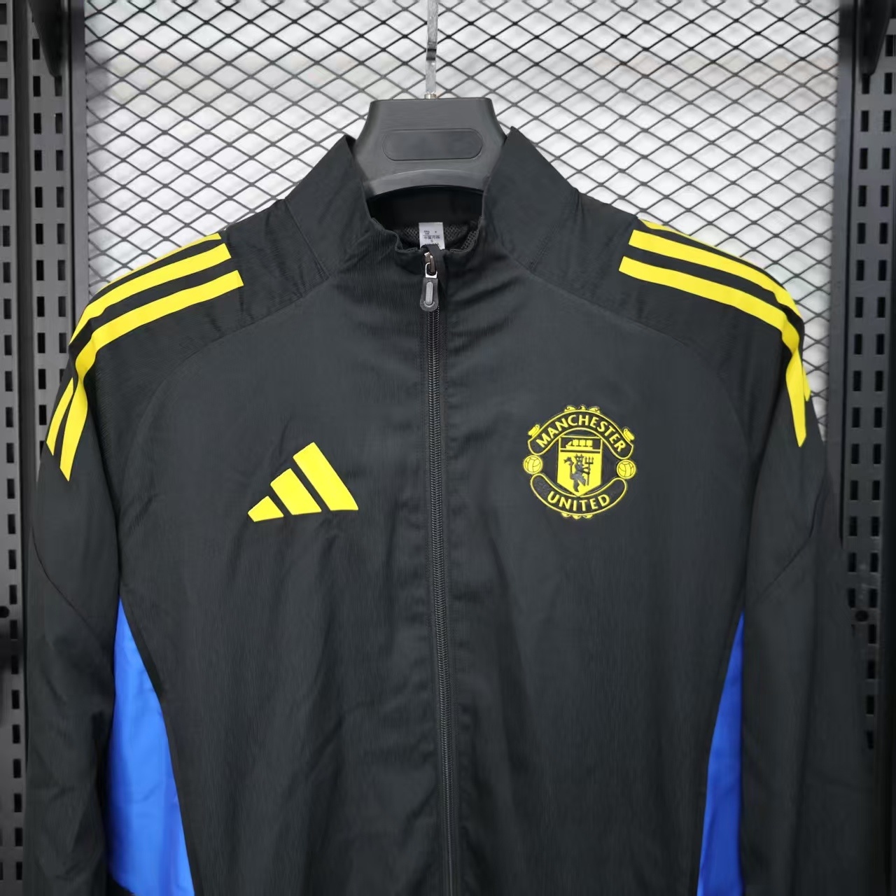 Manchester United windbreaker (with internal net) - Image 9