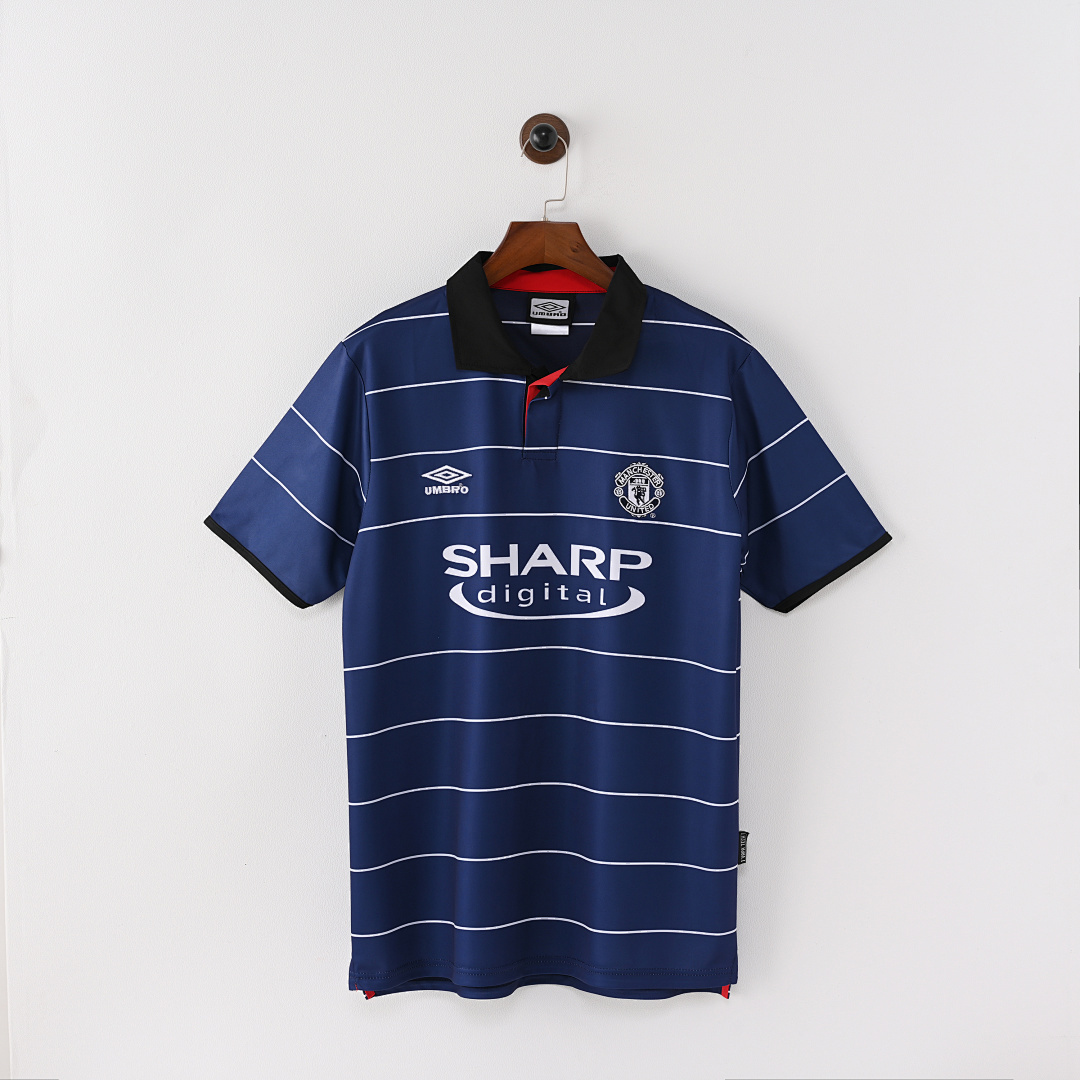 Manchester United away game in the 1999/00 season