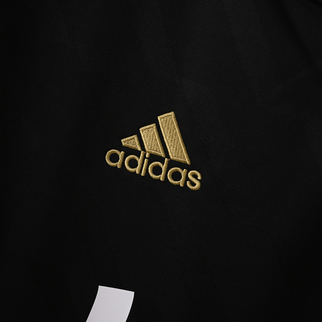 11-12 Real Madrid away - Image 9